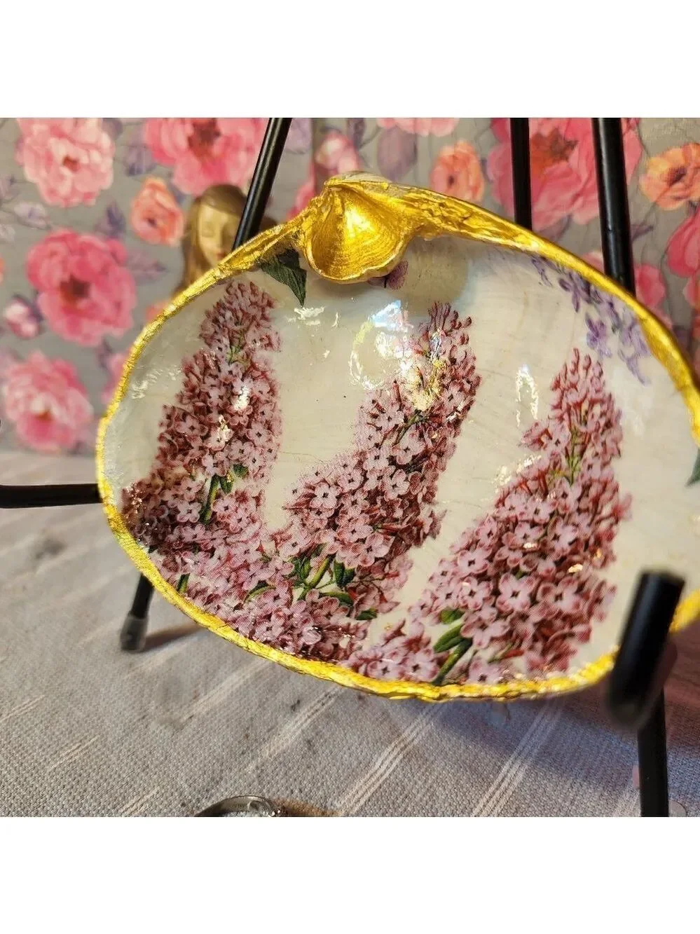 DECOUPAGE CLAM SHELL DECOUPAGE LILACS FLOWERS 💐 ON A CLAM SHELL TRINKET DISH